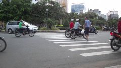 Переход через дорогу во Вьетнаме